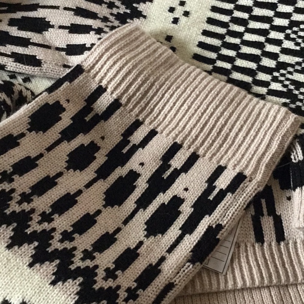 Cropped Sweater - Picture 3 of 3